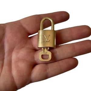 Authentic Louis Vuitton LV Lock & Key 319🔒 🔐 🔑
